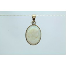 18Kt Yellow Gold Pendant with Mother of Pearl (MOP) Stone Hallmarked